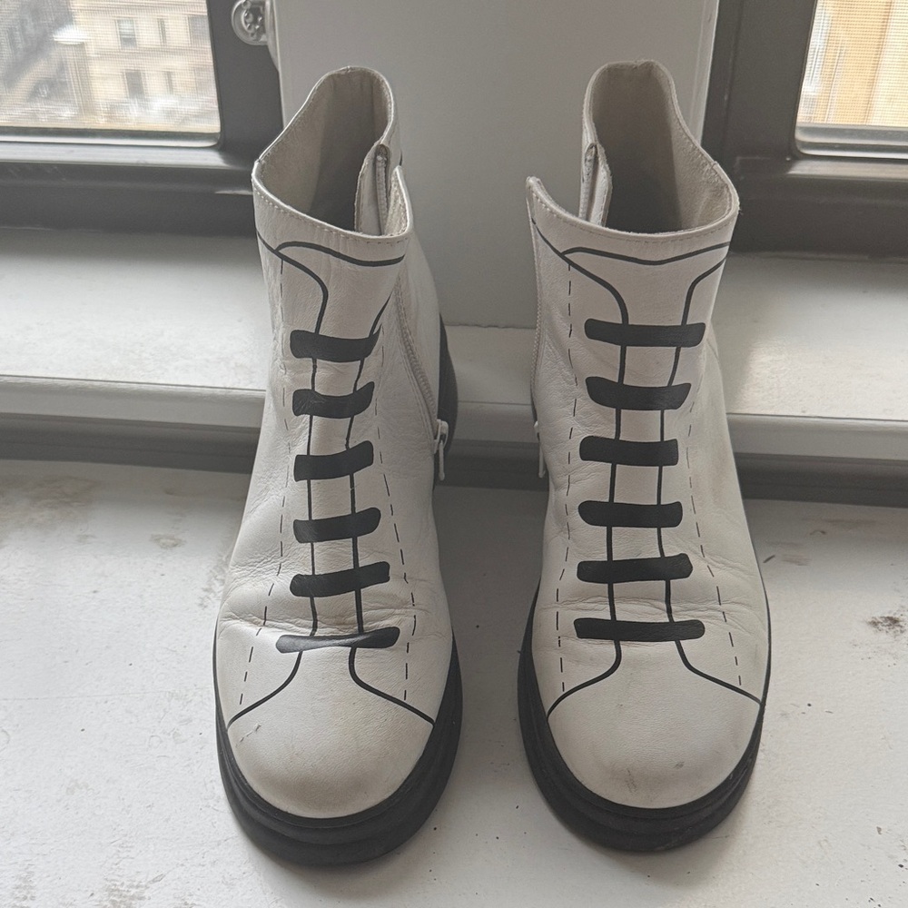 Camper Twins - rare Stylish White Ankle Boots
